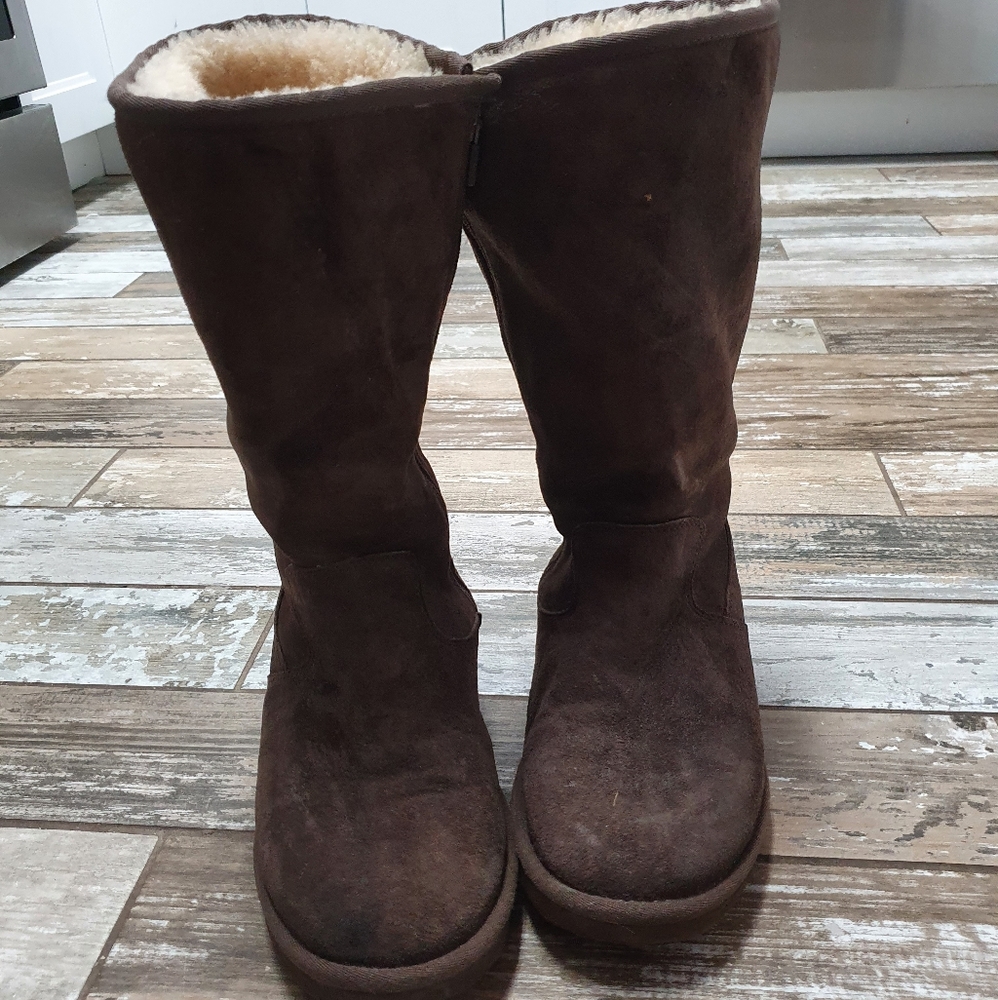 UGGS BROWN BOOTS SIZE 8